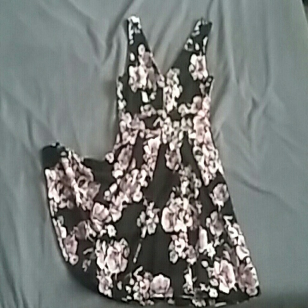 Floral dress with gold zipper